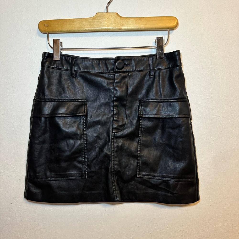 Zara Women’s Faux Leather Black Mini Skirt with Pockets Size Medium